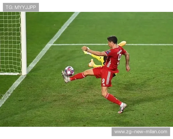 拜仁莱万回传助攻队友禁区内补射斩获进球：默契与机遇在禁区内的致胜解码